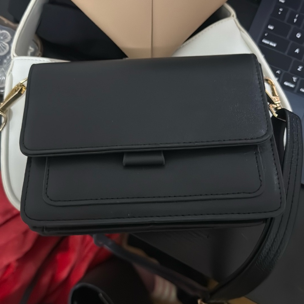 Elegant Black Women's Crossbody Bag